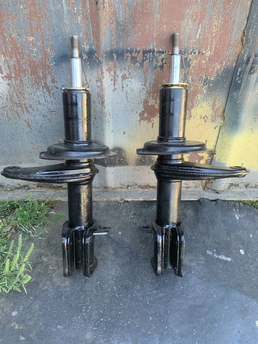 Передние стойки амортизаторы газо-маслянные ВАЗ