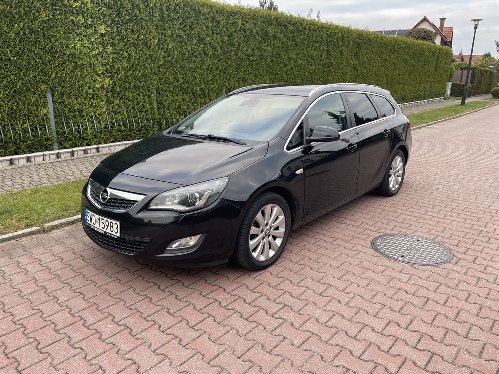 Opel Astra J 1.7cdti hak kolorowa navi półskóra