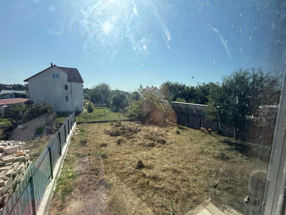 Продам будинок-дуплекс у Лезнево