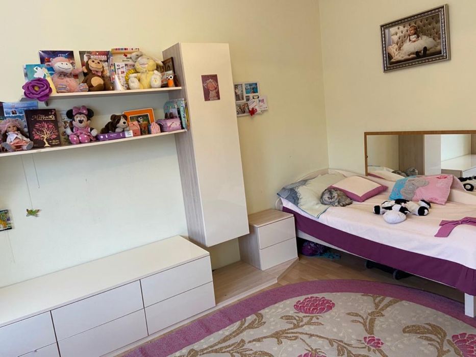 Стол, пенал, тумба , ковер