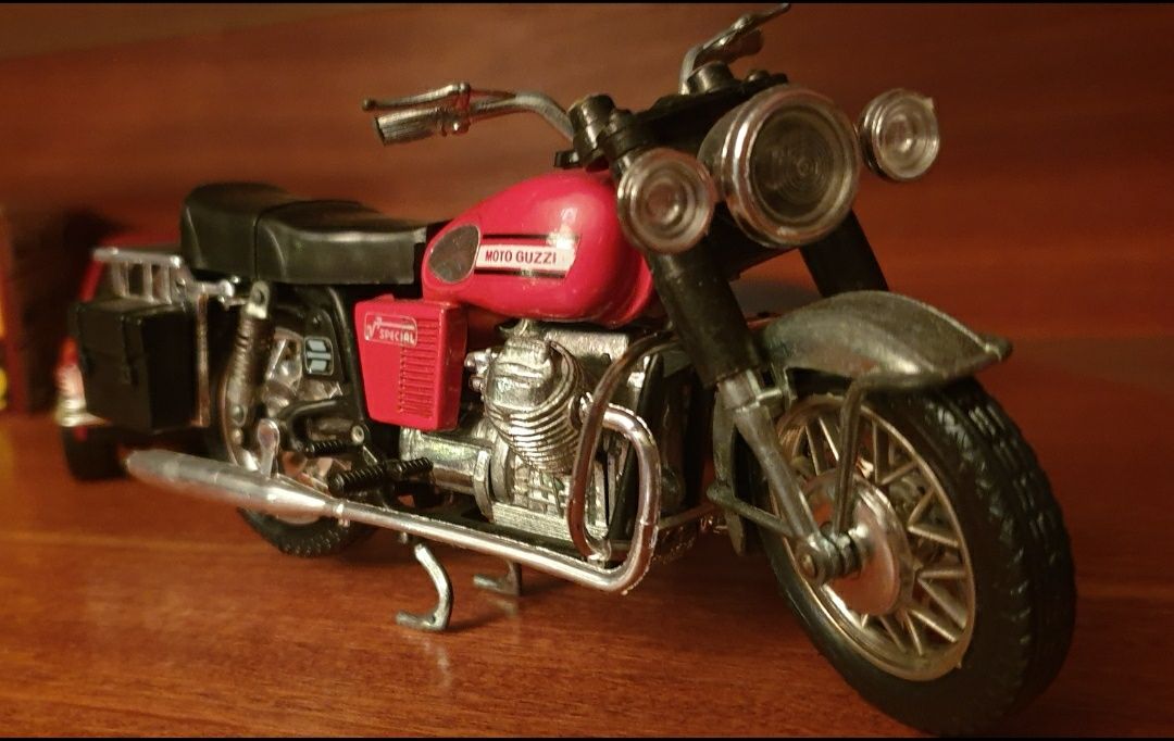 Politoys Polistil Moto Guzzi V7 Special 1:15