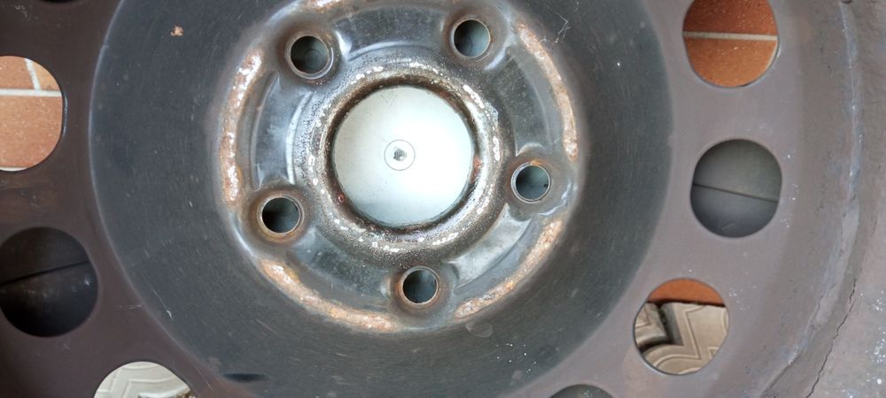 Продам недорого зимову резину на дисках R16