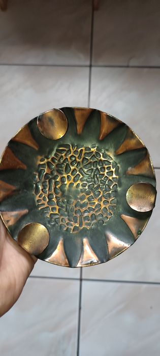 Stara miedziana popielnica z epoki PRL