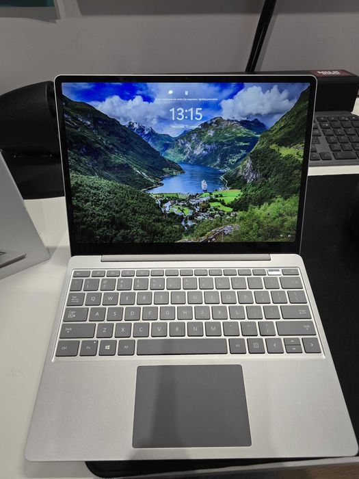 Microsoft Surface Laptop Go i5/8/256 12.4"