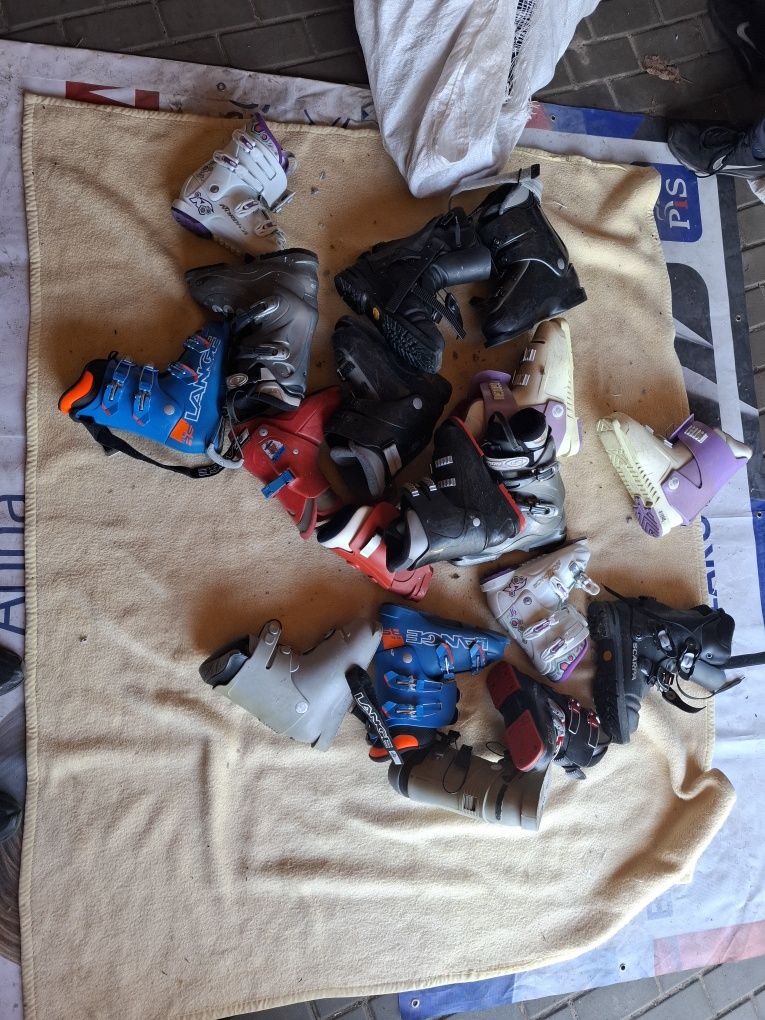 Wyprzedaż garażowa, buty na handel,  około 1 Tona butów narciarskich