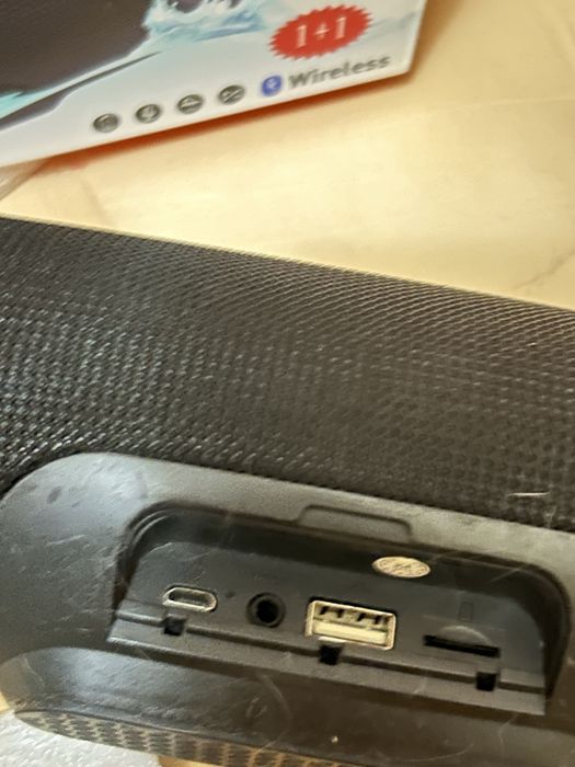 Колонка та навушники