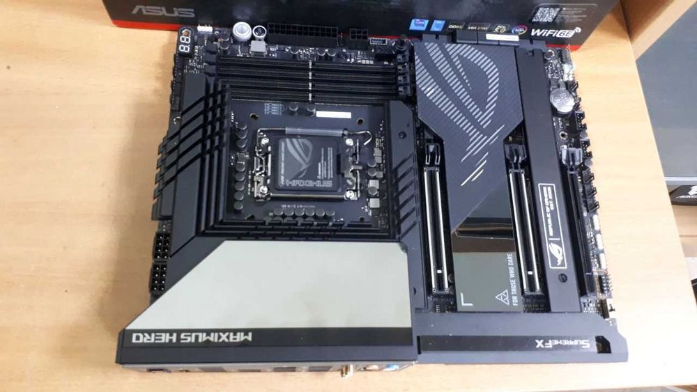 Материнська плата Asus Rog Maximus Z790 Hero ‎90MB1CI0-M0EAY0