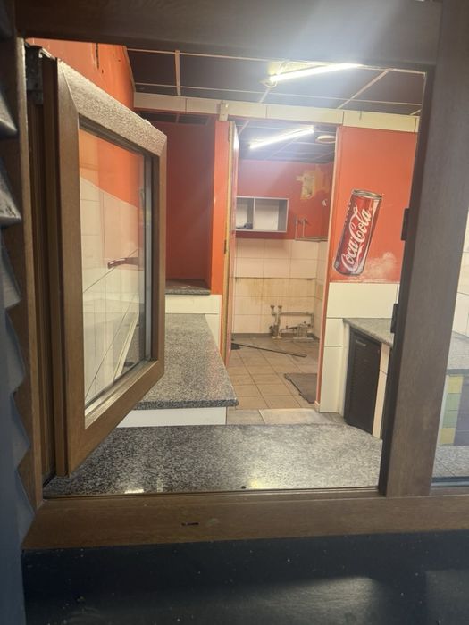 Сдается над дорогой киоск в центре города