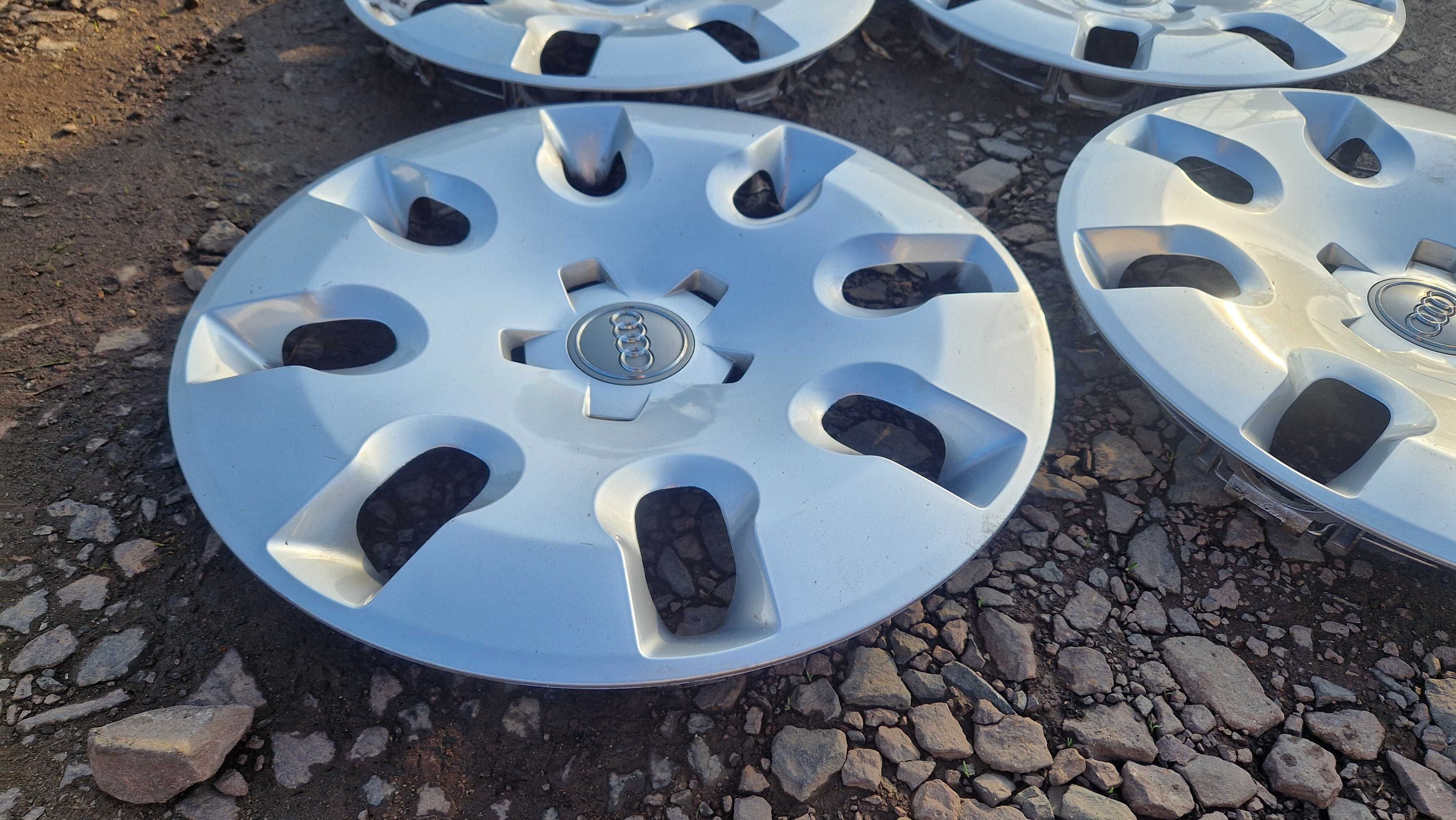 Kołpaki oryginalne 15" Audi 8X0601.147 Kpl.
