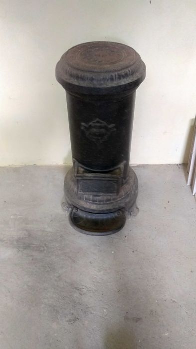 Salamandra em ferro fundido, antiga.