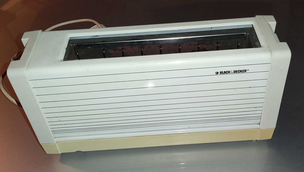 Duas torradeira elétrica s