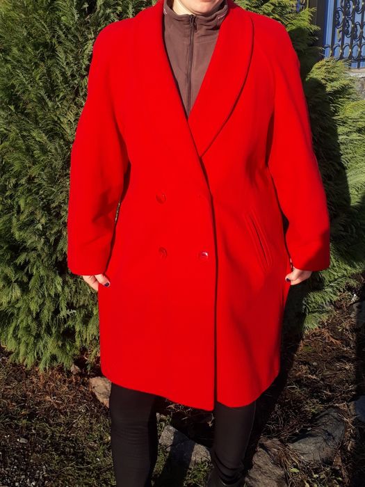 Продам нове  жіноче класичне пальто та шкірянка