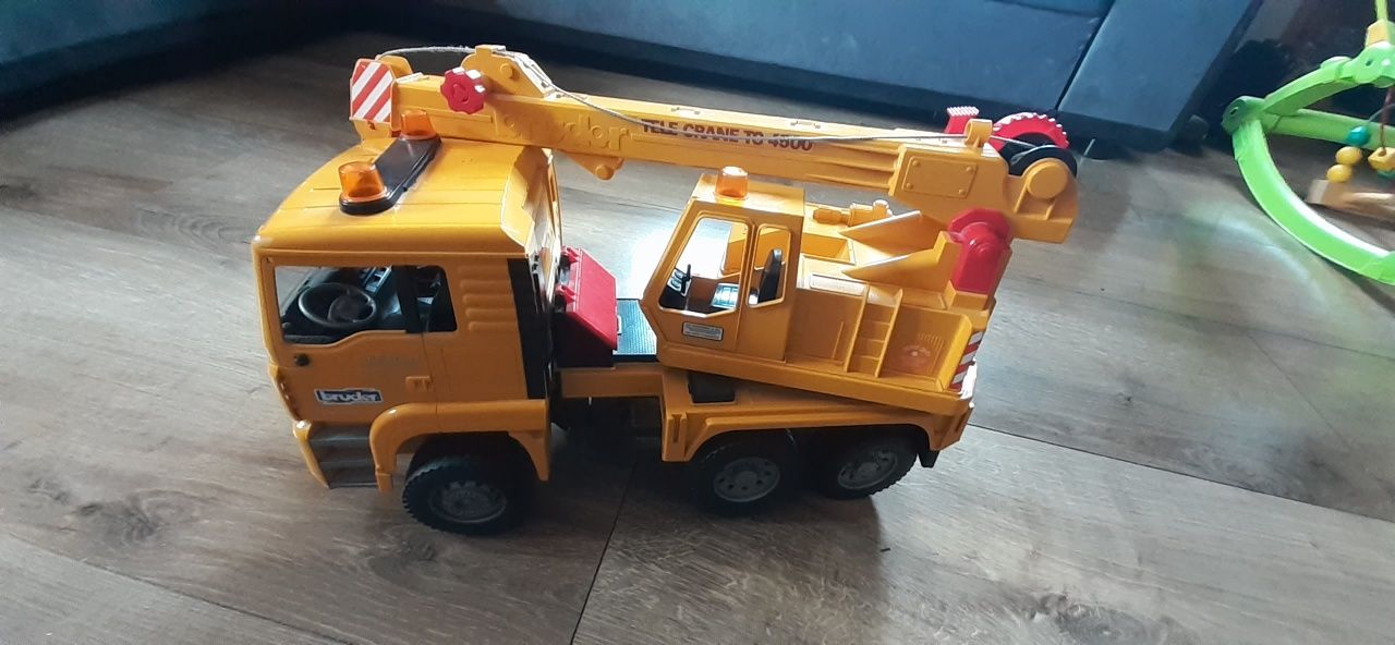 Zabawka Duży Samochód Man z dzwigiem