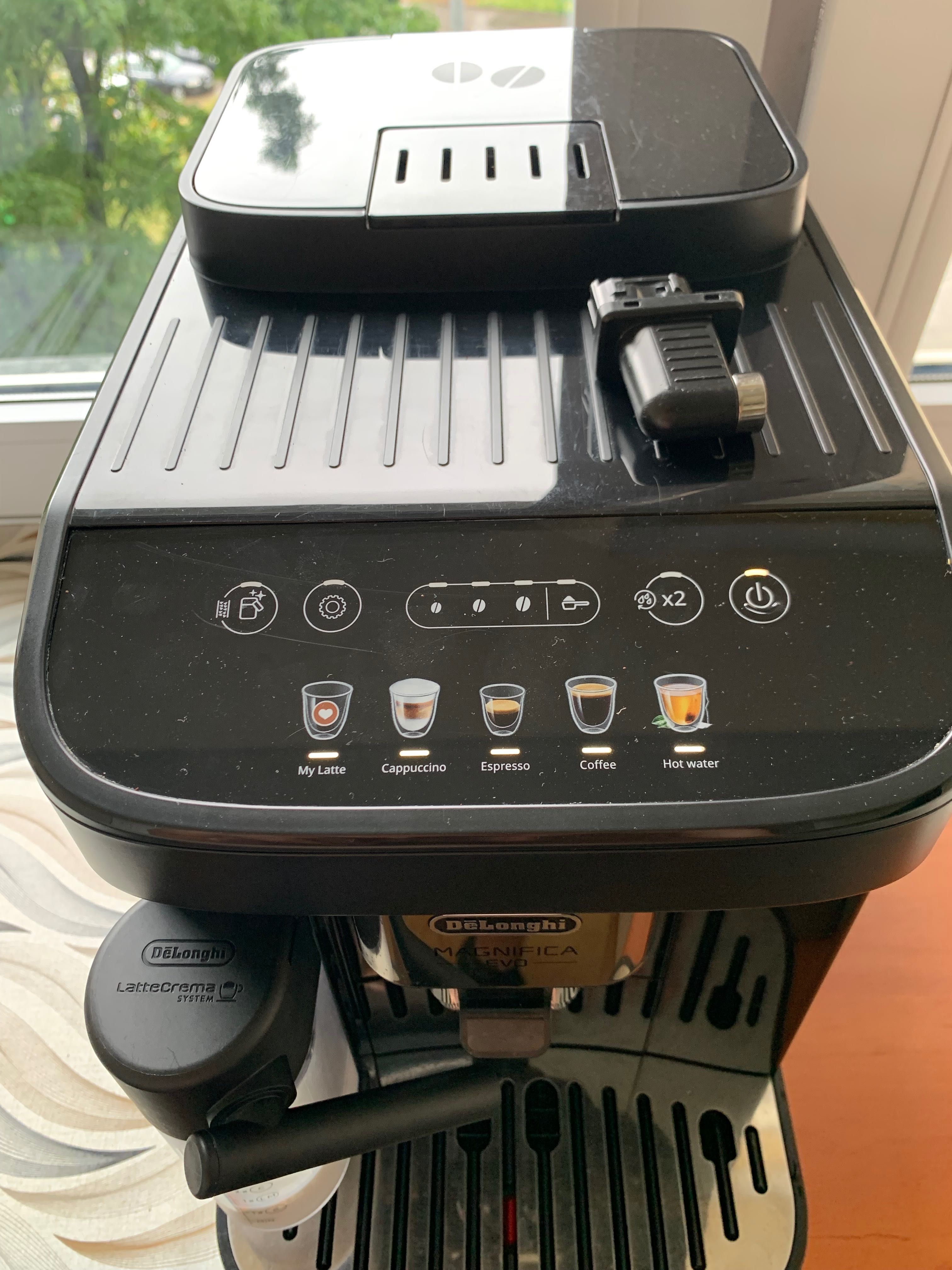 Кавомашина Delonghi Magnifica EVO