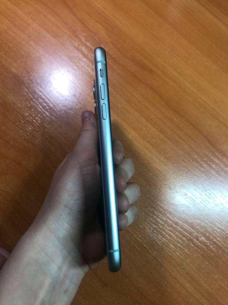 Продам iPhone 11