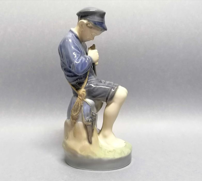 Chłopiec z kijkiem, figurka Royal Copenhagen, proj.Ch. Thomsen