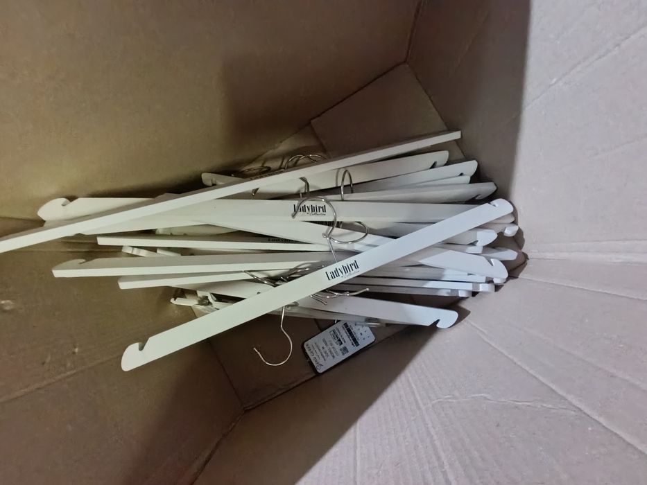 Вешалки для одежды