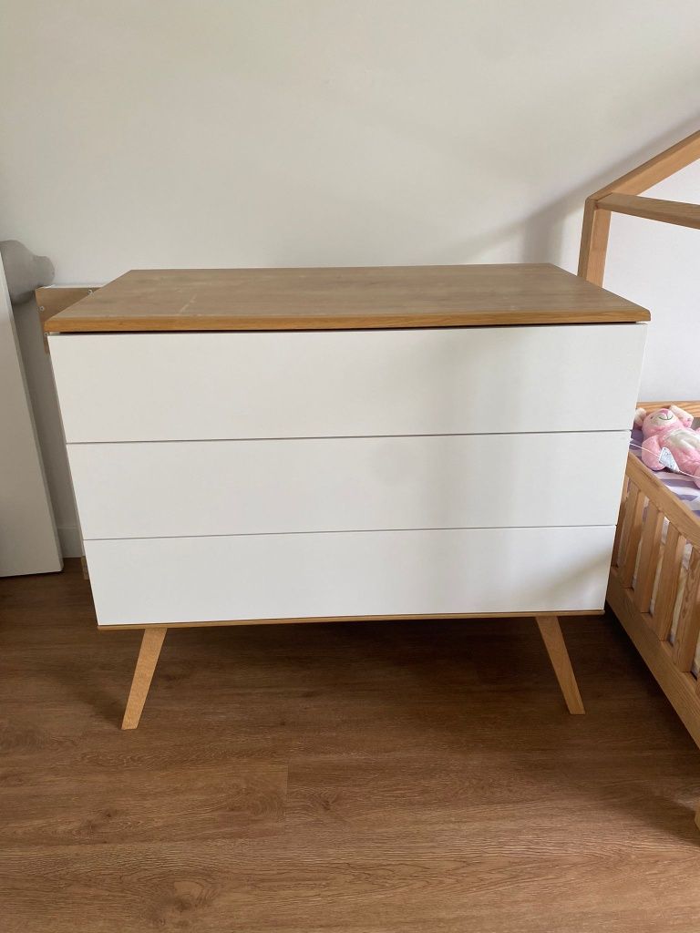 Conjunto Nature Baby
Dimensões da cómoda: 100 x 58 x 86.5 cm
Cama: 60x