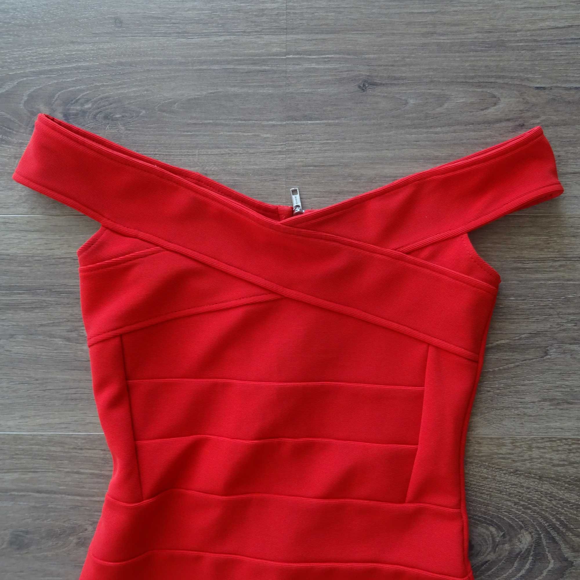 sukienka mała czerwona śliczna