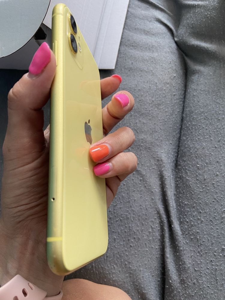 Telefon Iphone 11 żółty