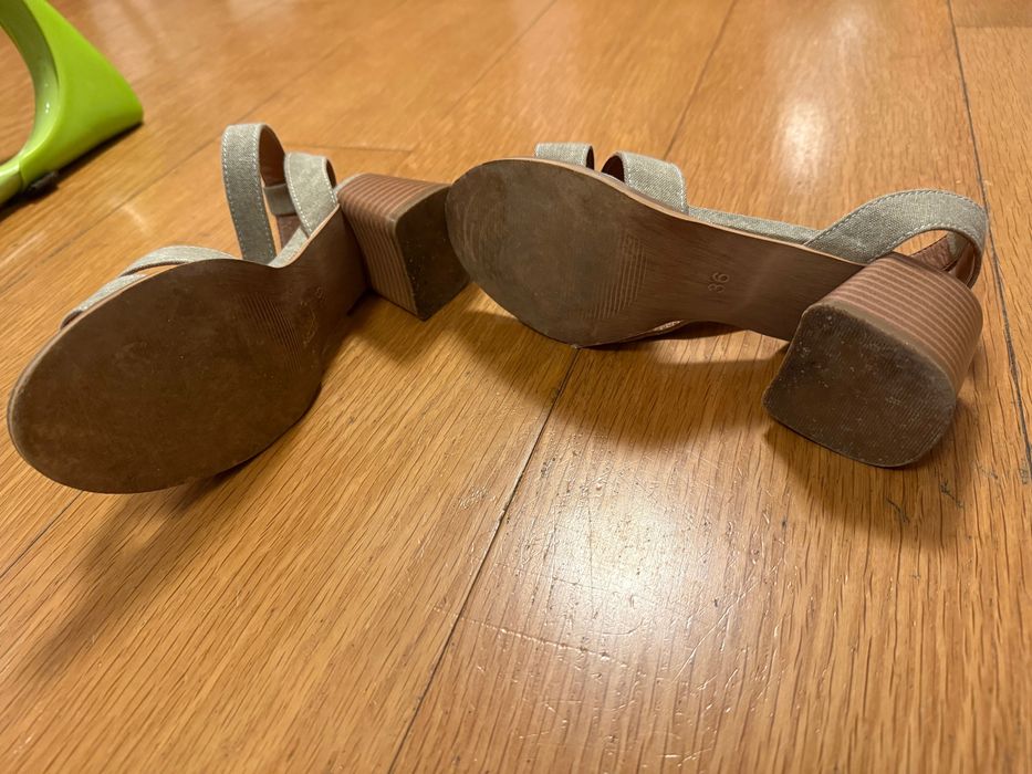 Sandália de salto confortáveis beje