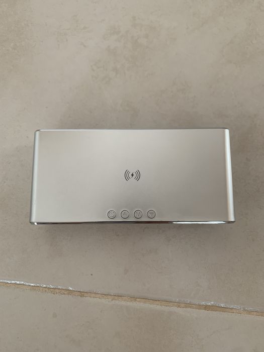 Despertador com carregamento para telemovel