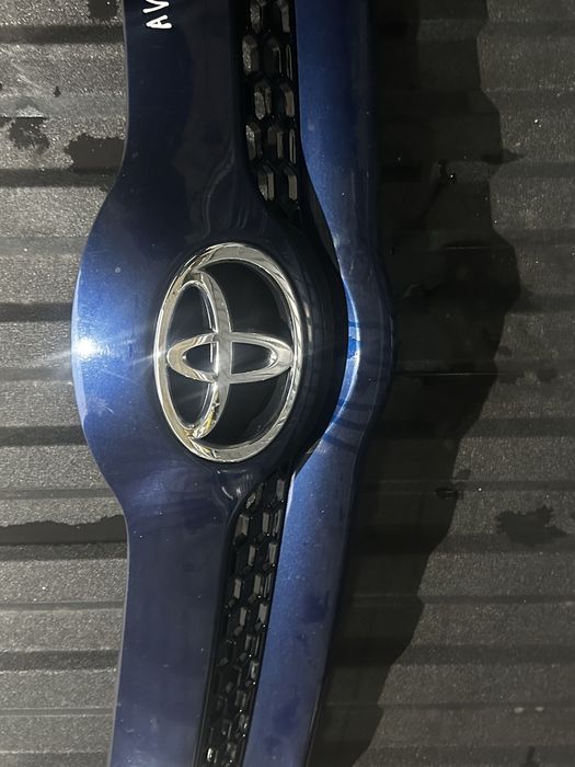 Решітка радіатора Toyota corolla verso корола версо