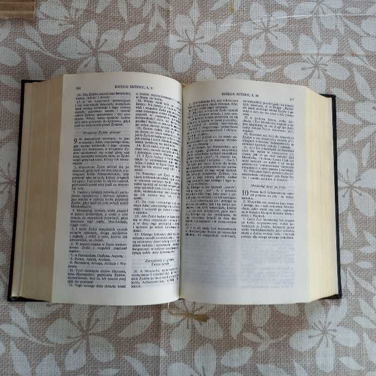 Pismo Święte Biblia Warszawska mały format  1989 -twarda okładka