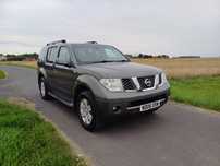 nissan pathfinder 2.5dci 7 osob anglik bogate wyposazenskora navi hak