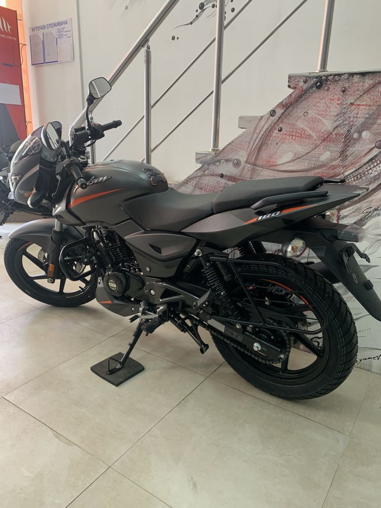 Bajaj Pulsar 180 Neon