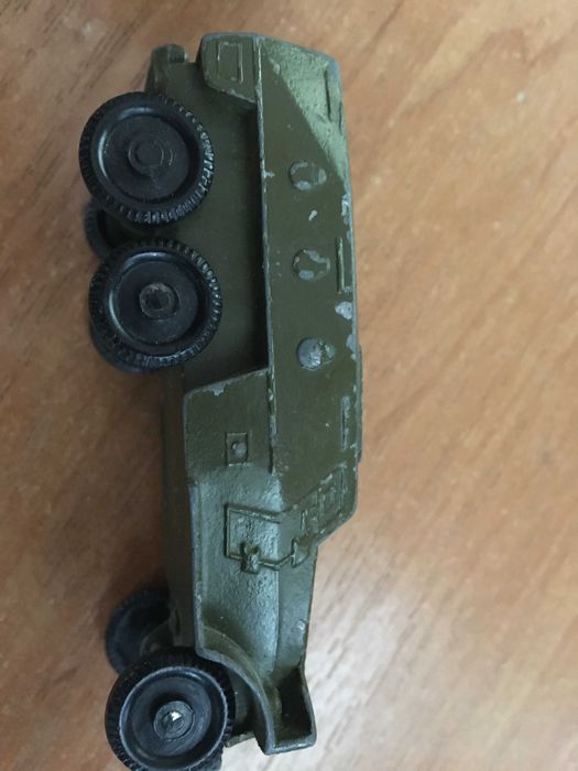 Игрушки  СССР железные  и  " дубовые "