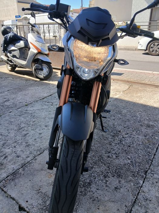 Moto Um  Xtreet  125