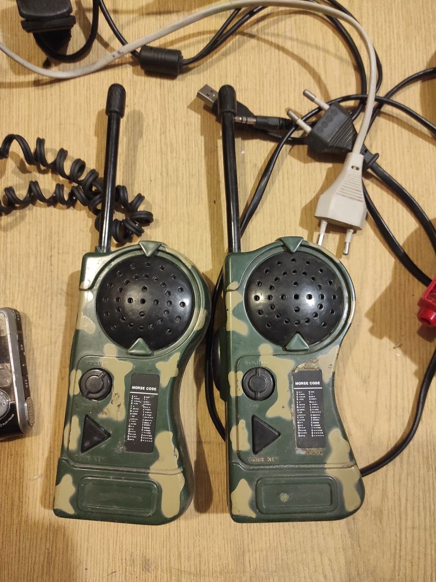 Elektronika (zestaw) głośnik, golarka, zegarek, krótkofalówki, kamerka