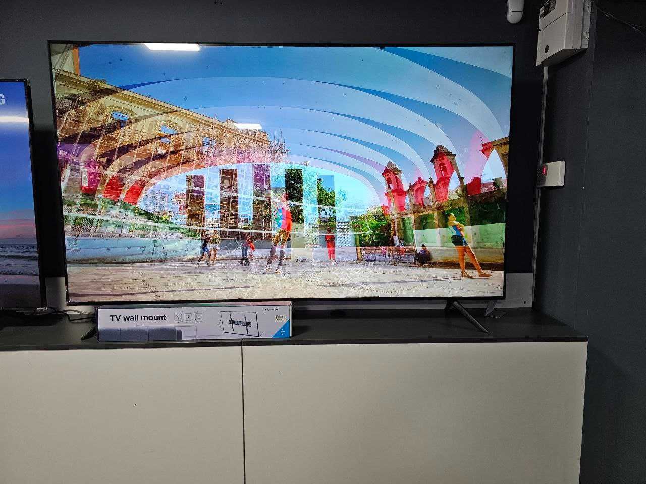 НОВІ Телевізор Samsung CU7100 Serias 75"65"60"55"50"43" Smart TV UHD