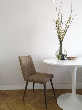 Krzesło tapicerowane vintage PRL retro patyczak