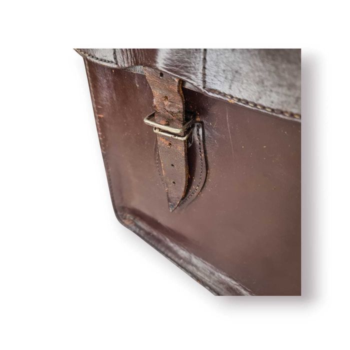 Pasta Executiva Vintage em Couro Castanho – Fecho Metálico