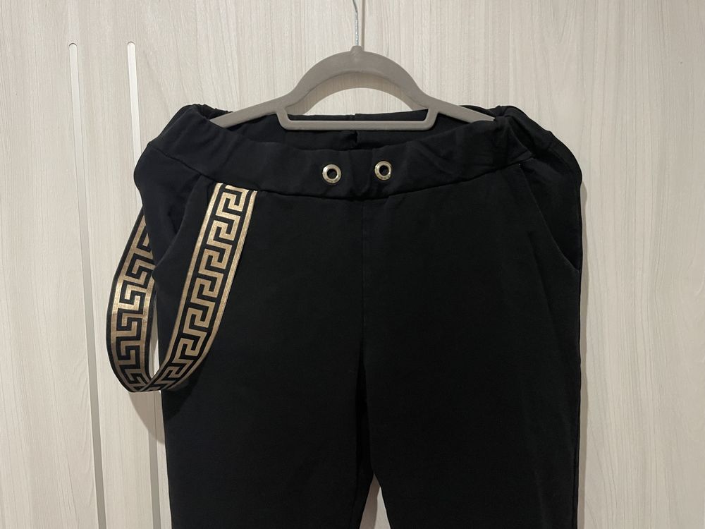 Spodnie legginsy czarne z greckim motywem Cocomore M/L