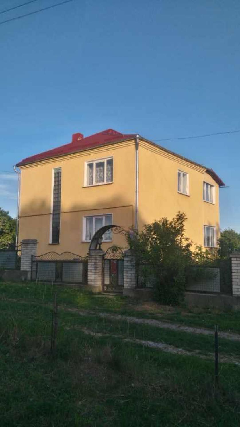 Продається Двоповерховий Будинок у смт. Сатанів, Хмельницька область