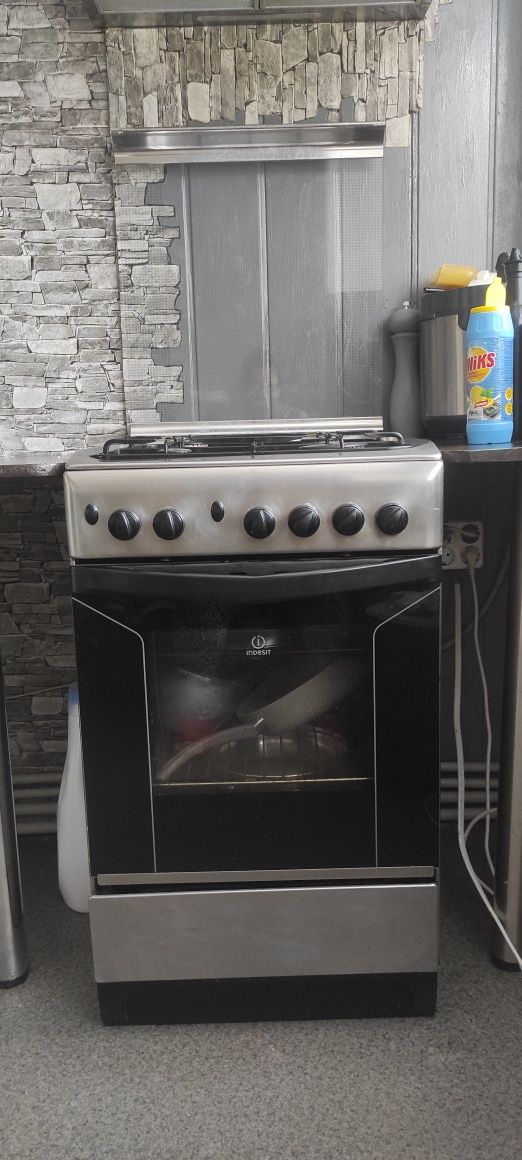 Продається газова плита Indesit