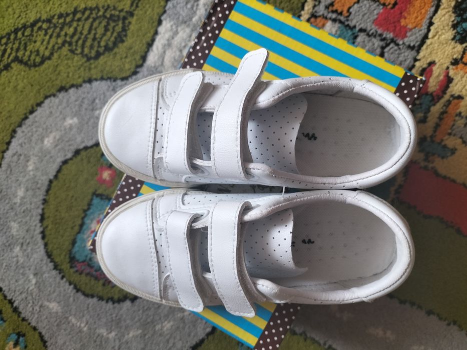 Кеди білого кольору