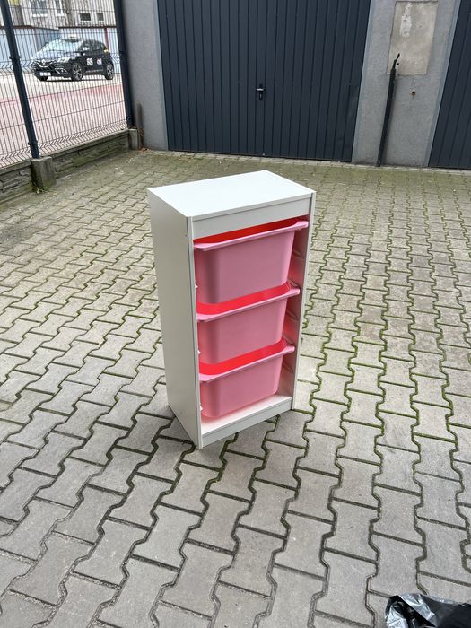 Regał z pojemnikami  Trofast ikea.