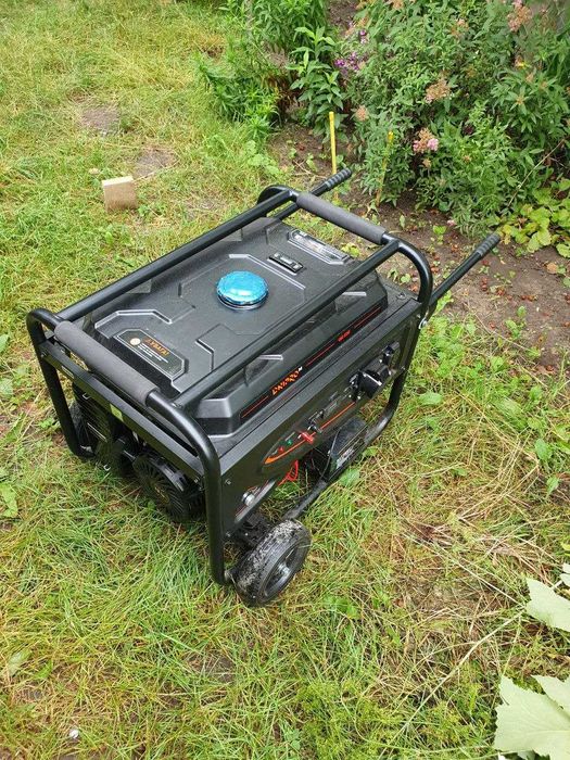 продам бензогенератор Dnipro-M GX-50E
