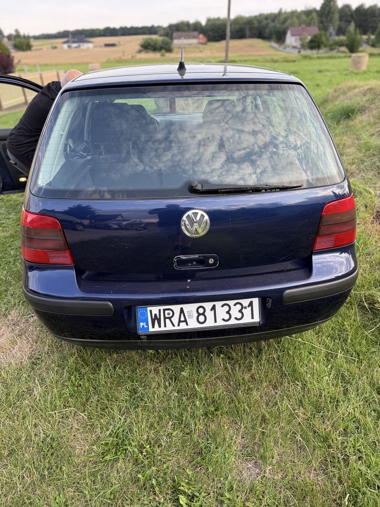 Golf 4  1,6 automat .
