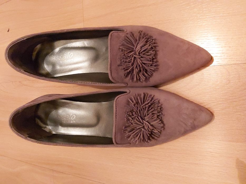 Sapatos camurça cinzentos