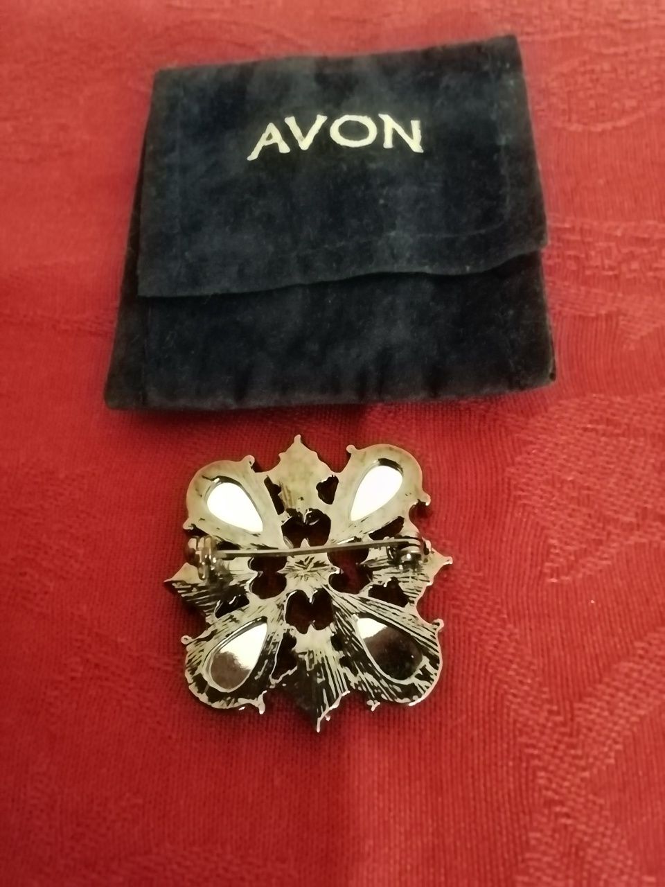 Pregadeira Avon nova