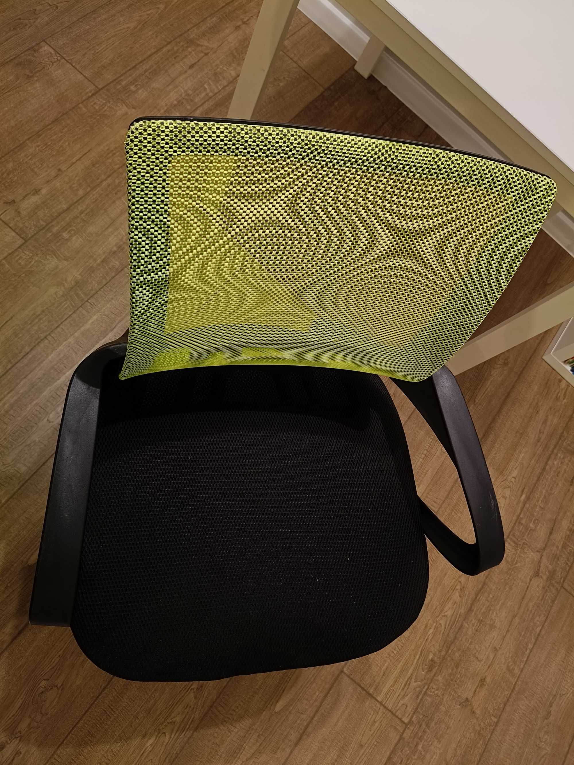 Biurko IKEA + krzesło obrotowe dla dzieci