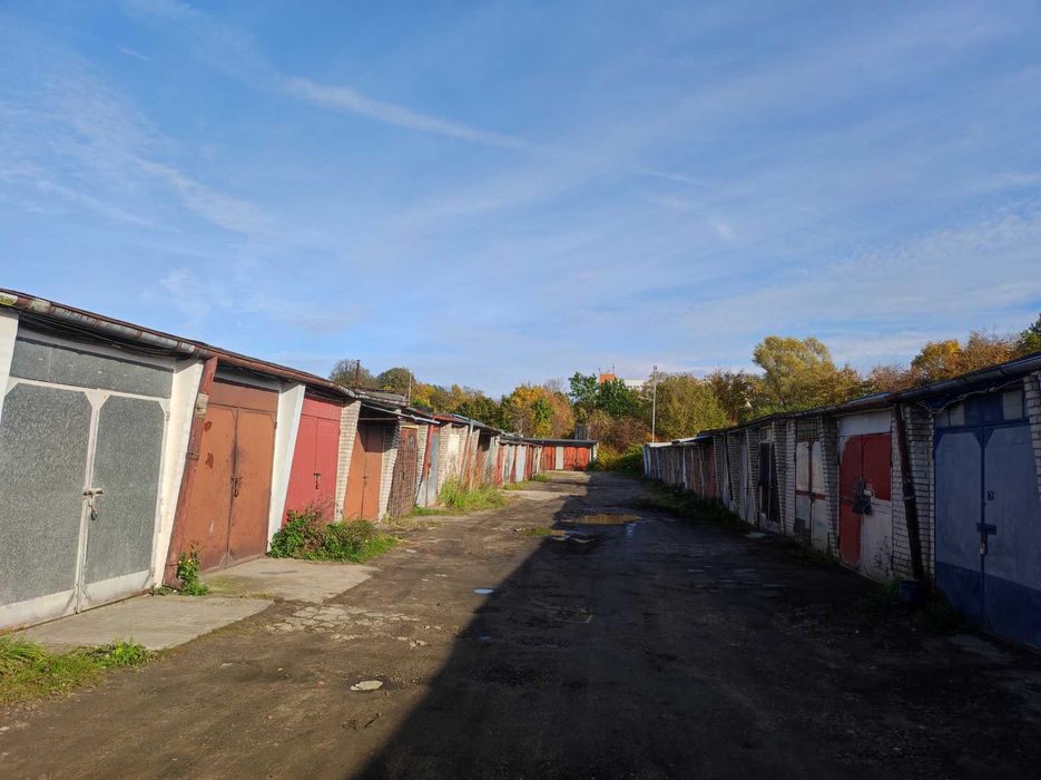 Garaż do wynajęcia 19m², prąd, oświetlenie; ul. Batalionów Chłopskich