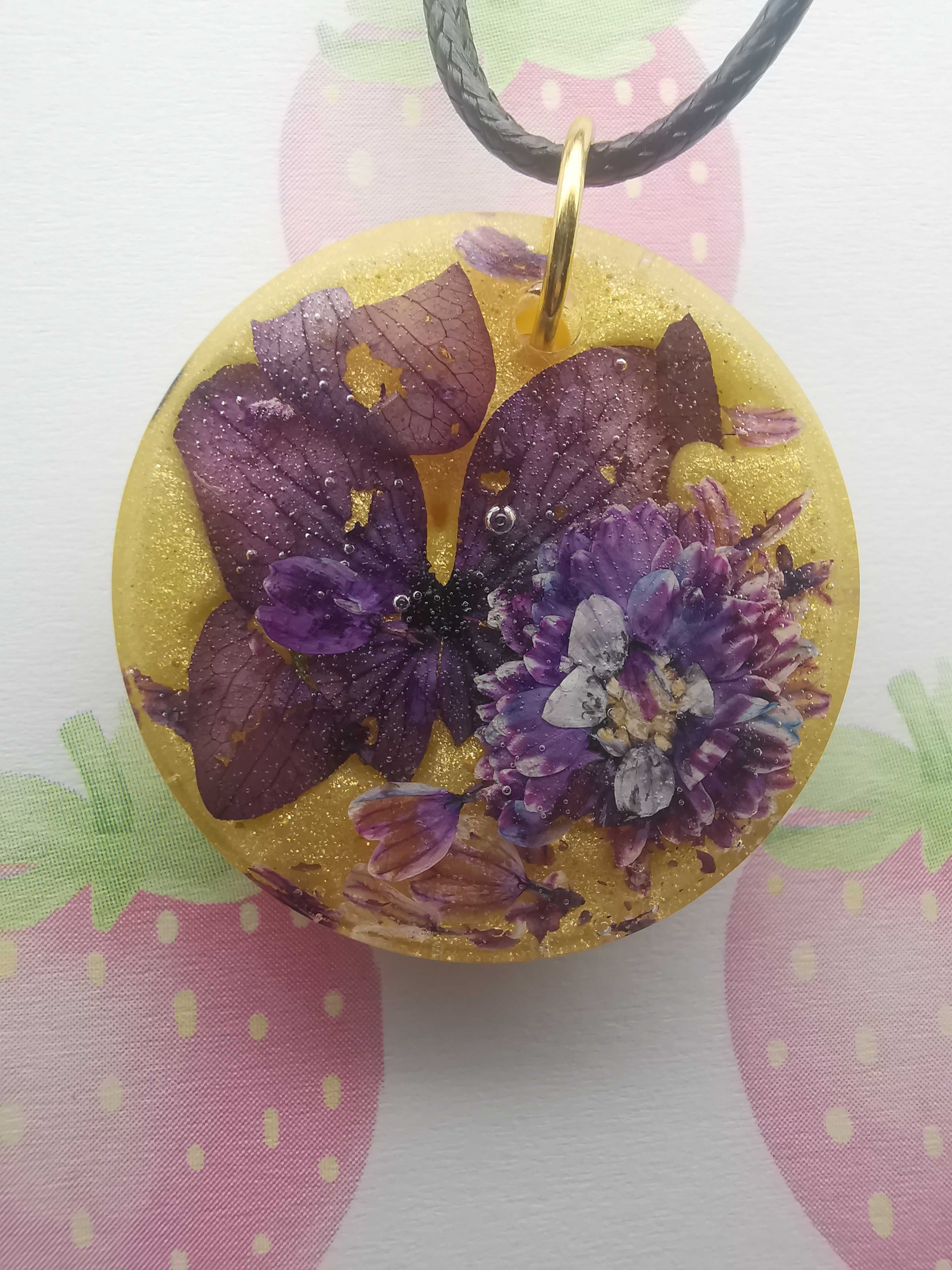 Ulotność - wyjątkowy wisiorek handmade z kwiatami