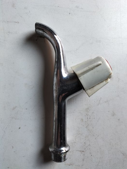 Bateria umywalkowa z PRL