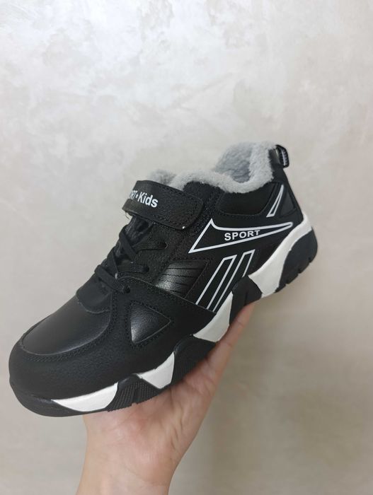 Дитячі кросівки нові